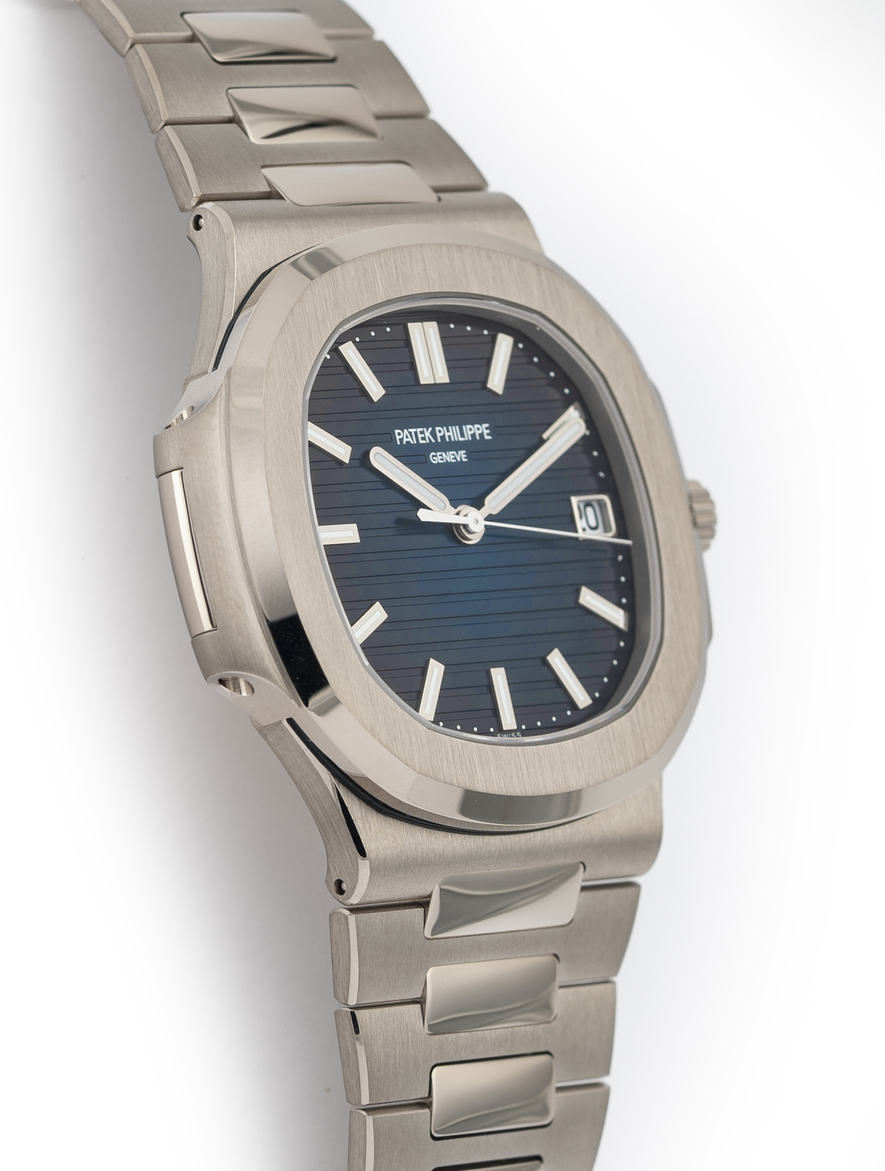 Patek Philippe Nautilus 41mm 18k White Gold 5811-1G Blue Dial-1