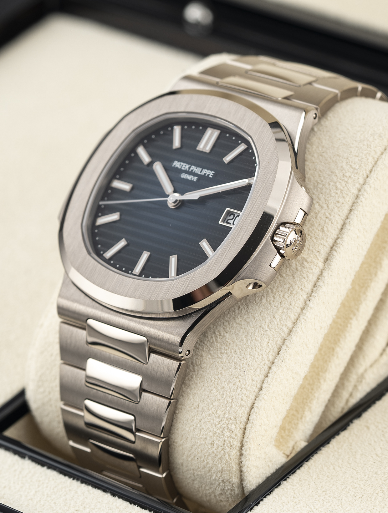 Patek Philippe Nautilus 41mm 18k White Gold 5811-1G Blue Dial-12