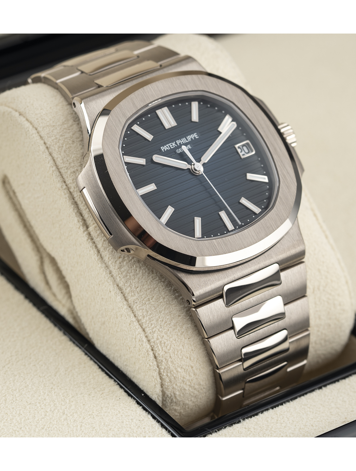 Patek Philippe Nautilus 41mm 18k White Gold 5811-1G Blue Dial-13