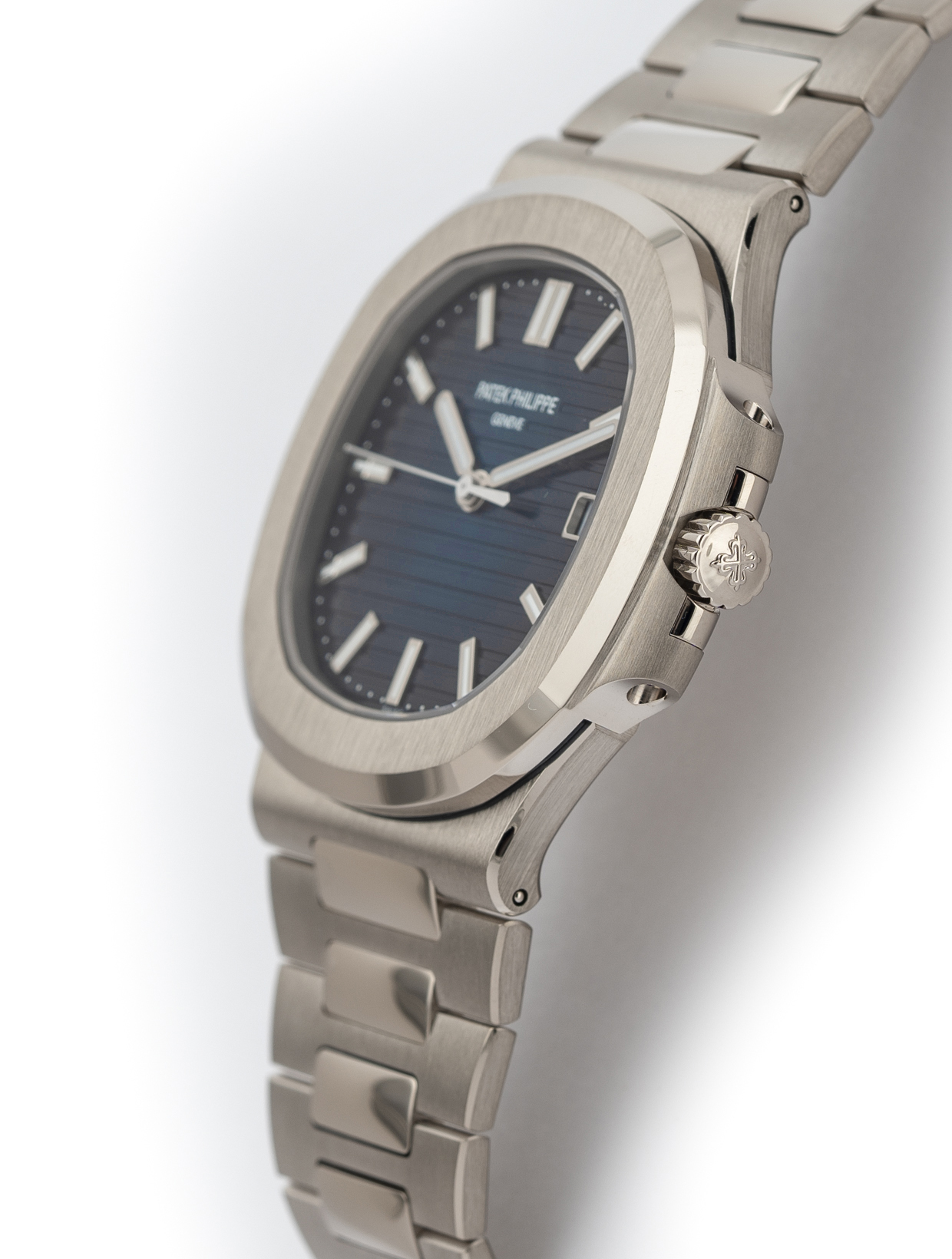 Patek Philippe Nautilus 41mm 18k White Gold 5811-1G Blue Dial-2